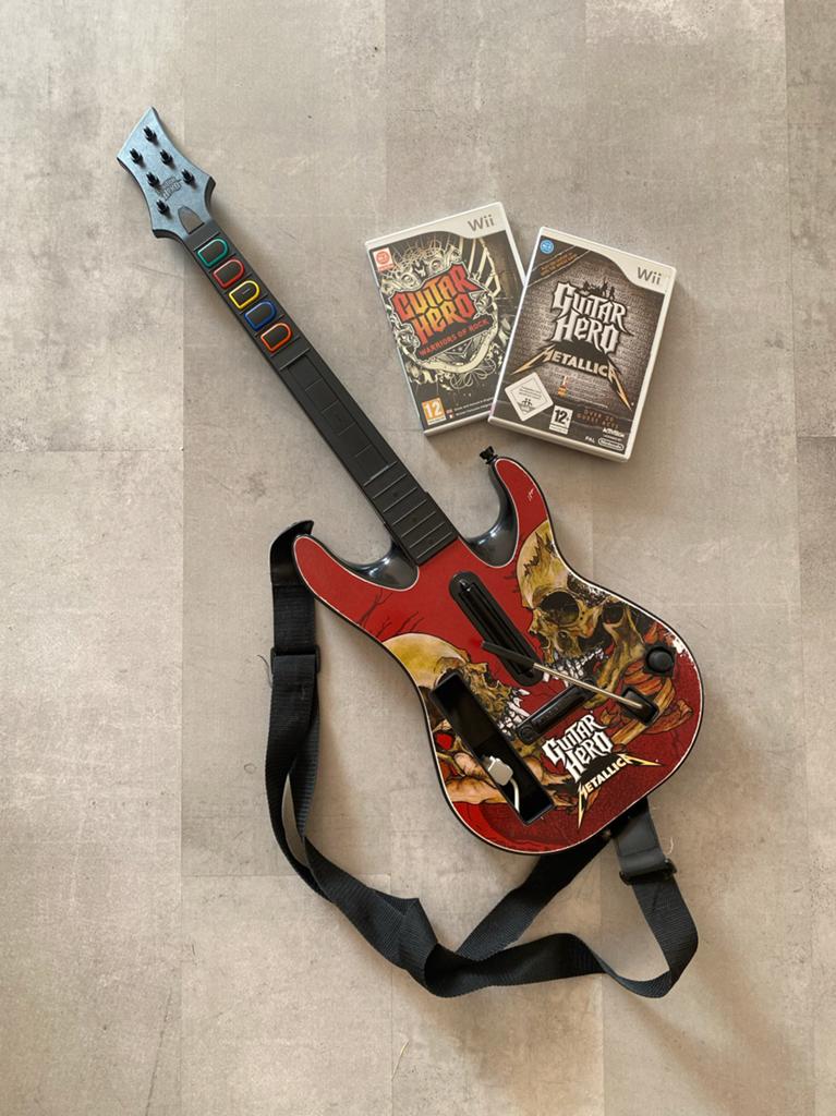 Guitar Hero gitaar voor Wii met 2 spellen Metallica, Rock, Spelcomputers en Games, Games | Nintendo Wii, Muziek, Gebruikt, Verzenden
