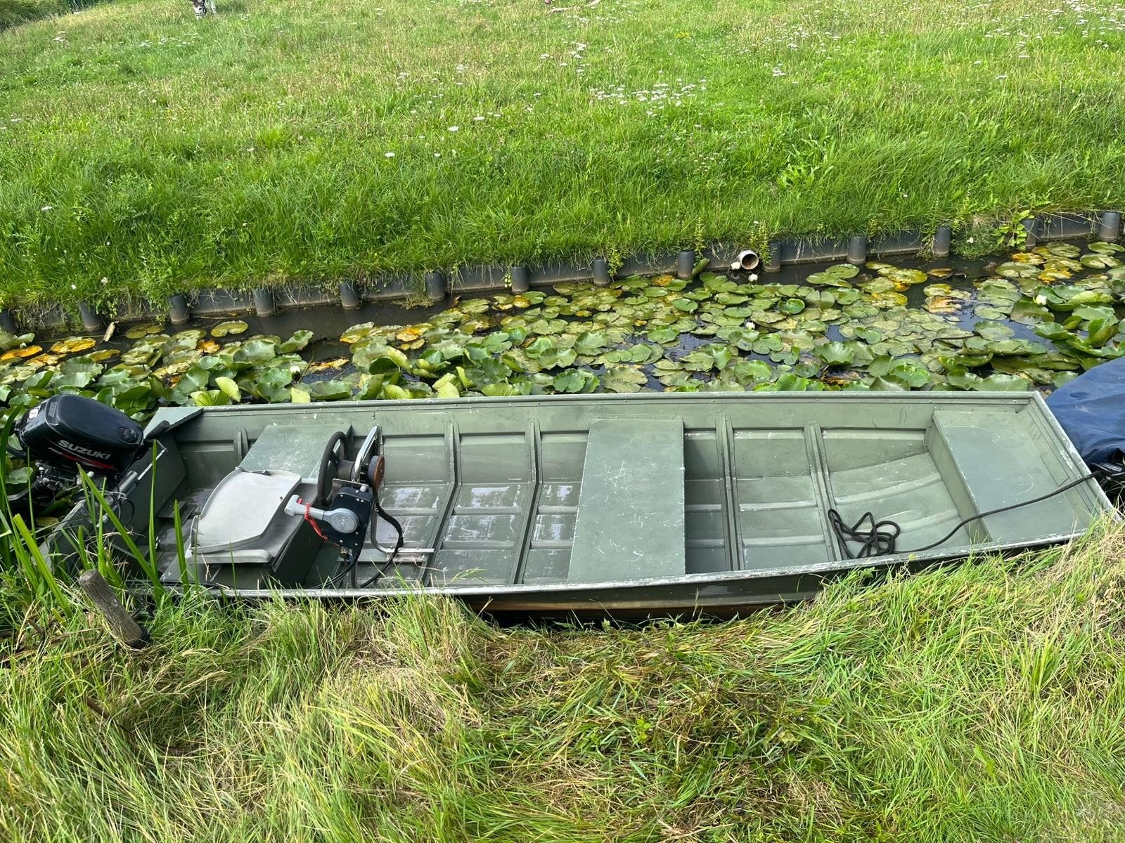 Aluminium platbodem met stuurconsole en buitenboordmotor, Watersport en Boten, Overige typen, Ophalen of Verzenden, Aluminium