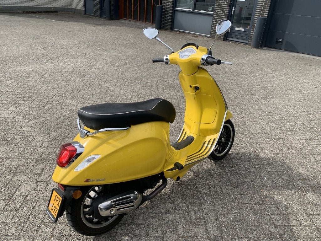 Piaggio Bromscooter Sprint 50 (bj 2024, automaat), Auto's, Overige Auto's, Automaat, Overige carrosserieën, Bedrijf, 2 stoelen
