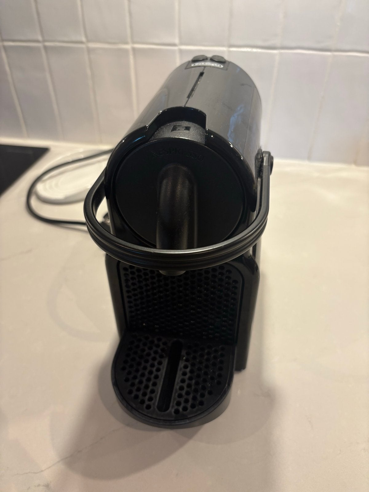 Nespresso De'Longhi Coffee Machine, Ophalen, Espresso apparaat, Zo goed als nieuw, 1 kopje