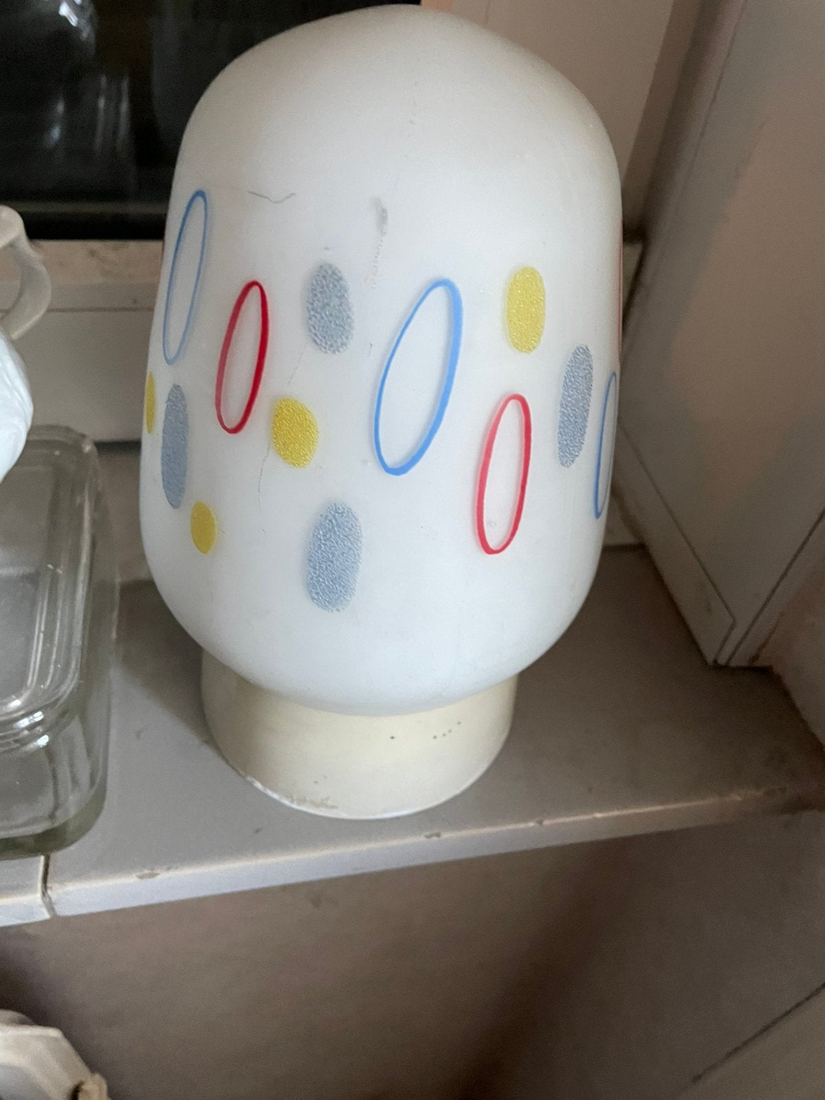 Plafonniere retro glas eivorm melkwit met deco prim kleuren, Ophalen of Verzenden