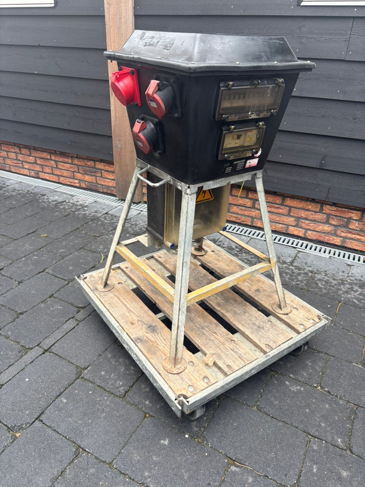 Stroomverdeelkast / Zwerfkast  met vaste aansluiting 63 amp, Doe-het-zelf en Verbouw, Ophalen, Bos, Gebruikt, Overige typen