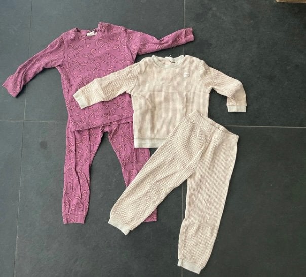 2 feetje pyjama’s 98, Ophalen of Verzenden, Gebruikt, Meisje, Nacht- of Onderkleding