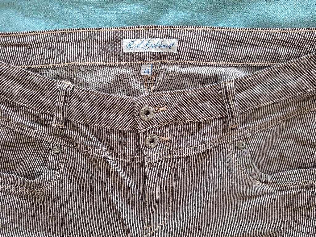 Jeansbroek - bruin/wit streepje - RED BUTTON - Maat 44, Ophalen of Verzenden, Zo goed als nieuw, Overige kleuren, W33 - W36 (confectie 42/44)