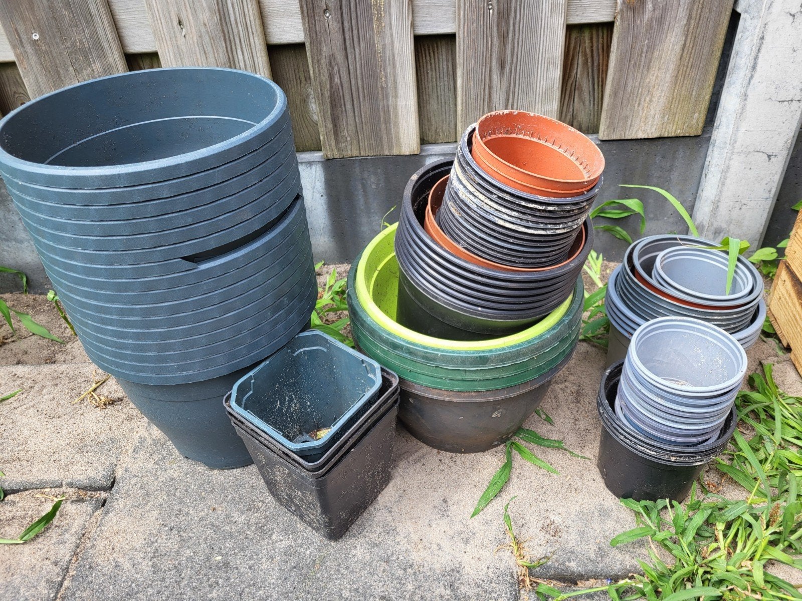 Diverse bloempotten en plantenbakken - Gebruikt, Ophalen, Kunststof, Gebruikt, Rond