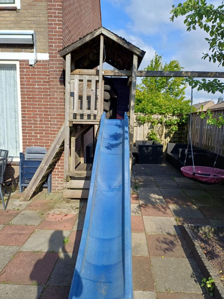 Speelhuisje met glijbaan, Kinderen en Baby's, Speelgoed | Buiten | Speeltoestellen, Ophalen, Gebruikt, Schommel
