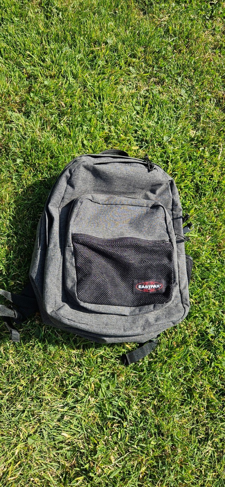 Eastpak rugtas 38 liter, Sieraden, Tassen en Uiterlijk, Tassen | Schooltassen, Rugtas, 40 tot 50 cm, Ophalen of Verzenden, Grijs