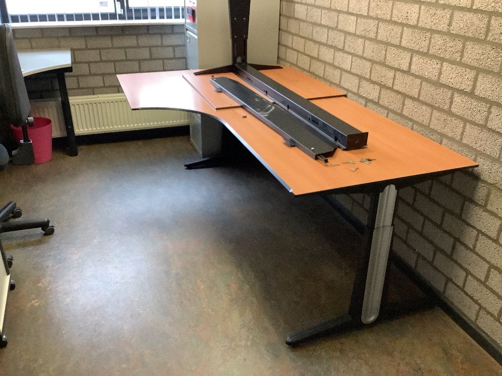Bureau 4 stuks., Huis en Inrichting, Bureaus, Ophalen, Gebruikt, Industrieel, Overige merken