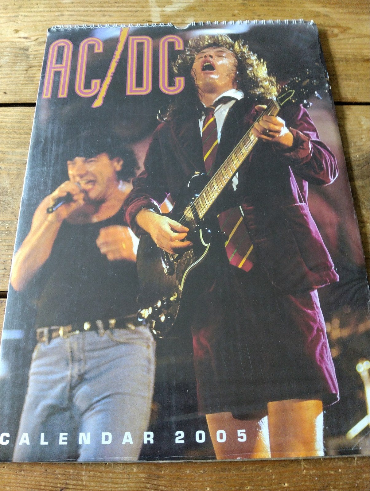 AC/DC kalender 2005 Nieuw in seal. Zeldzaam, Ophalen of Verzenden, Maandkalender, Nieuw