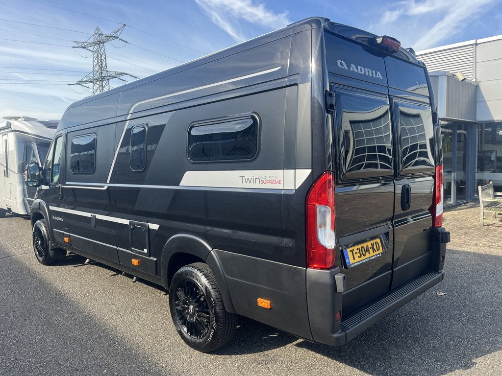 Adria TWIN 640SGX Supreme 180pk Automaat 18inch 4.0ton, Automaat, Buscamper of Camperbus, 7 tot 8 meter, Diesel