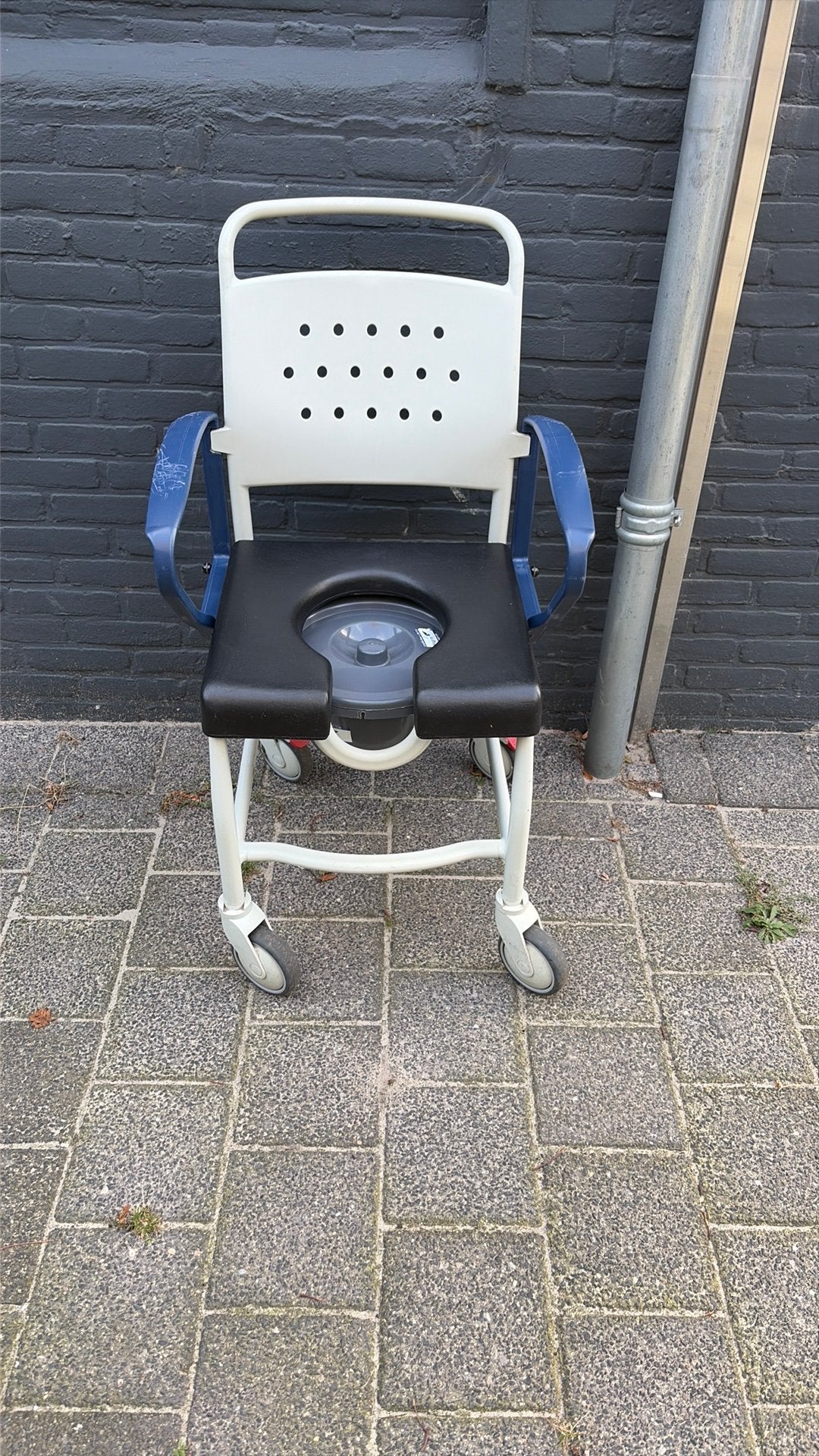 Po en douche stoel, Diversen, Verpleegmiddelen, Ophalen, Zo goed als nieuw