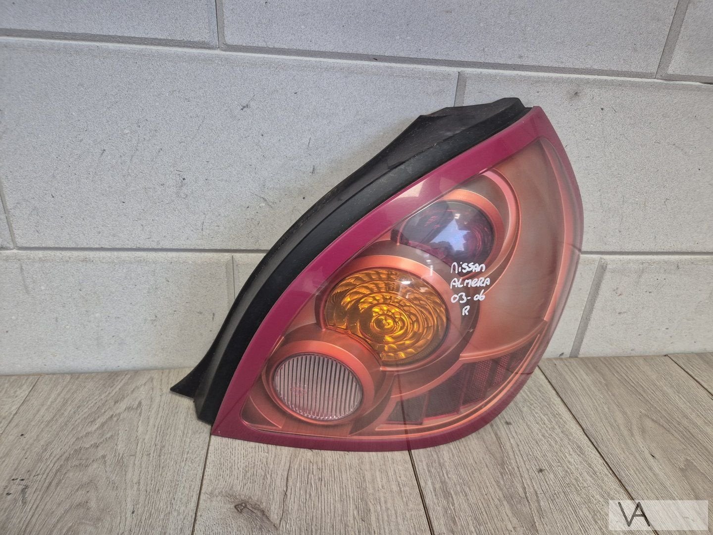 Nissan Almera hatchback 2003 - 2007 achterlicht rechts €150, Gebruikt, -, -, Ophalen of Verzenden
