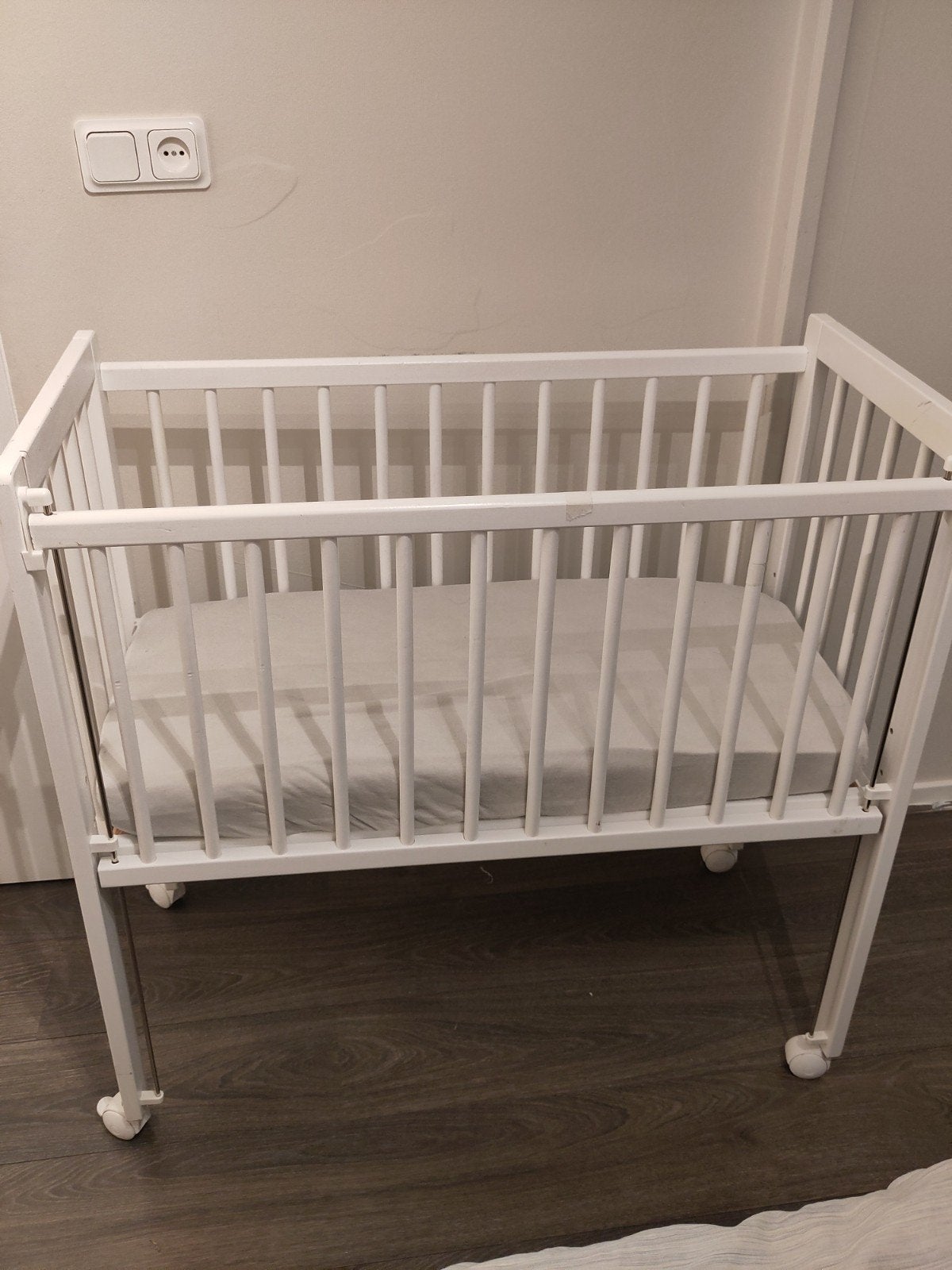 Co sleeper Petite Amelie wit, Kinderen en Baby's, Babywiegjes en Ledikanten, Gebruikt, Wieg, Ophalen