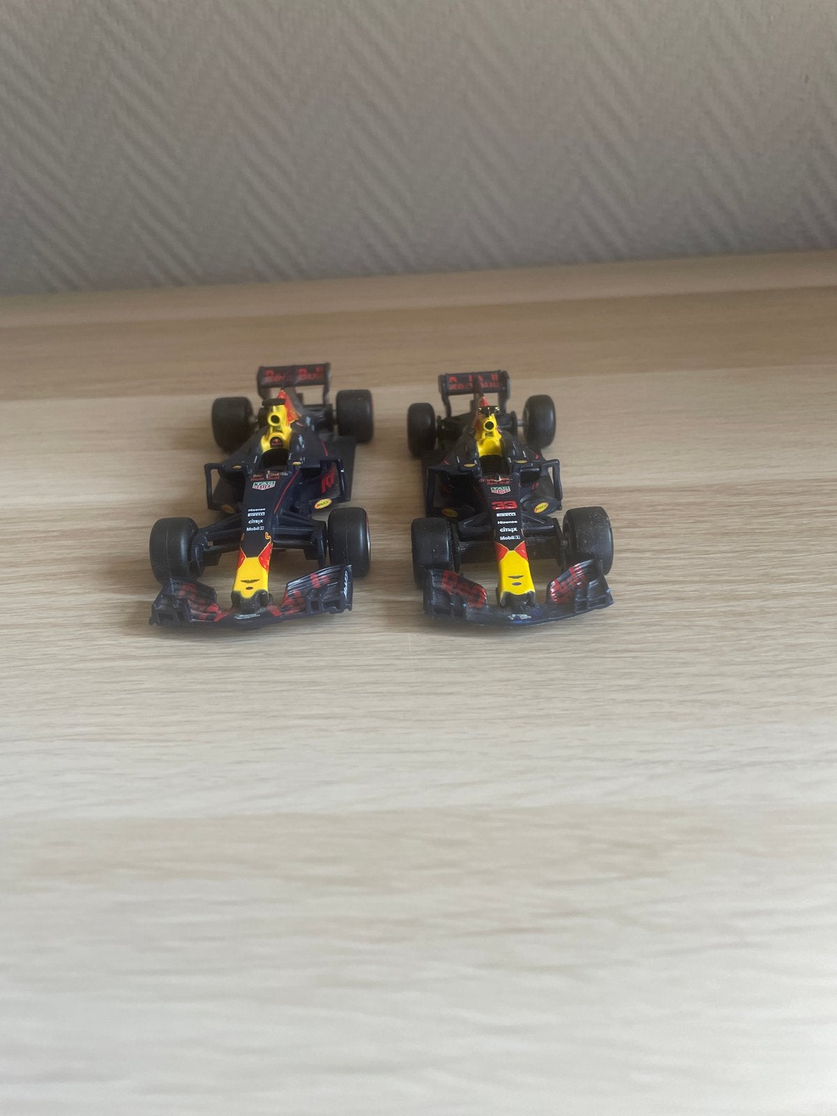 Red Bull Racing F1 schaalmodellen (2 stuks), Ophalen of Verzenden, Zo goed als nieuw