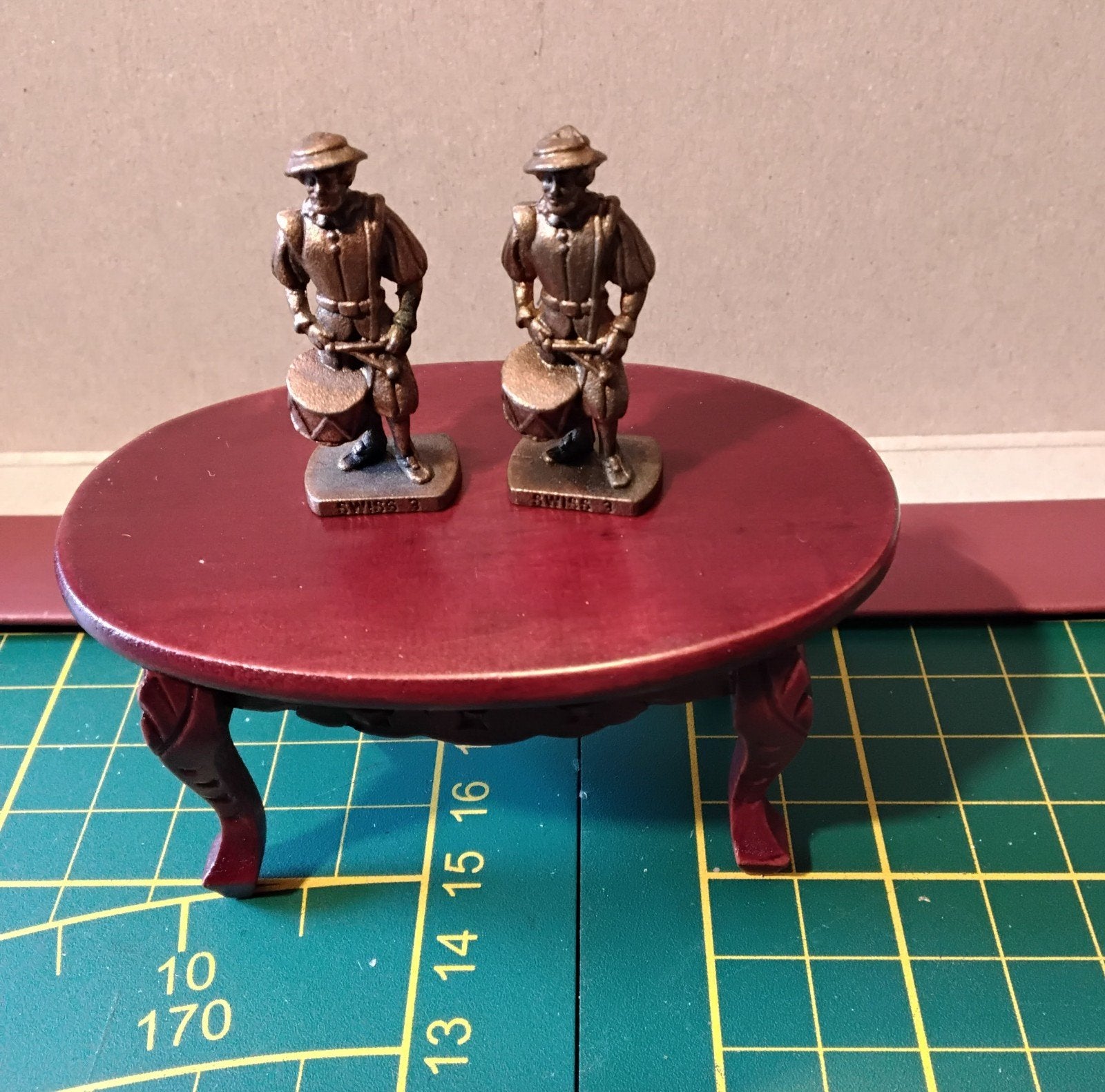 2 soldaatjes met trommel 1:12, Ophalen of Verzenden, Poppenhuis