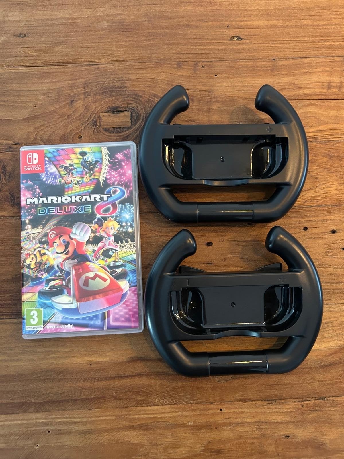 Mario Kart 8 Deluxe met 2 stuurwielen voor Nintendo Switch, Met games, Met 2 controllers, Ophalen of Verzenden, Zo goed als nieuw