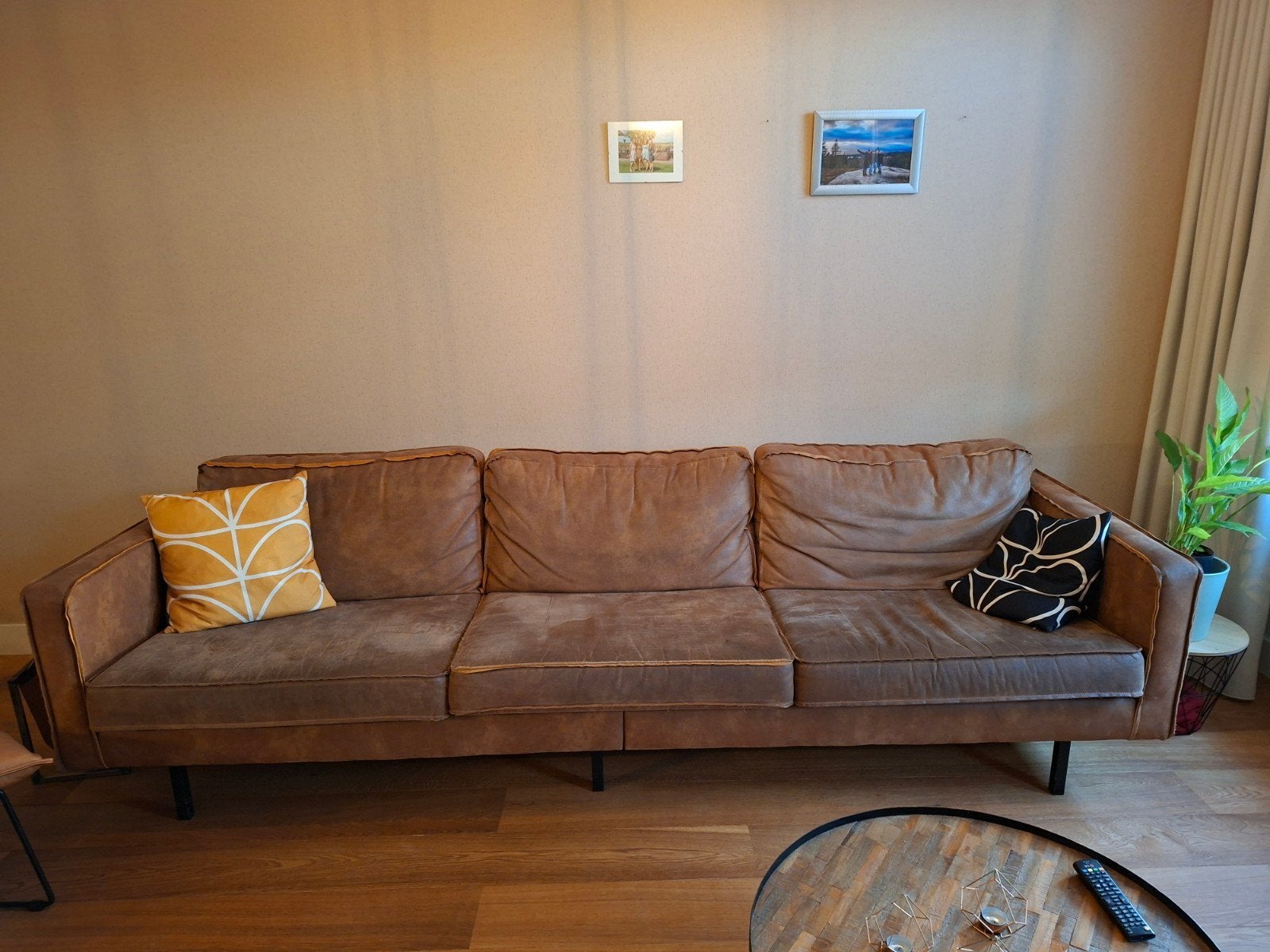 Bruine bank, prima voor een tweede leven, Ophalen, 250 tot 300 cm, Gebruikt, Driepersoons