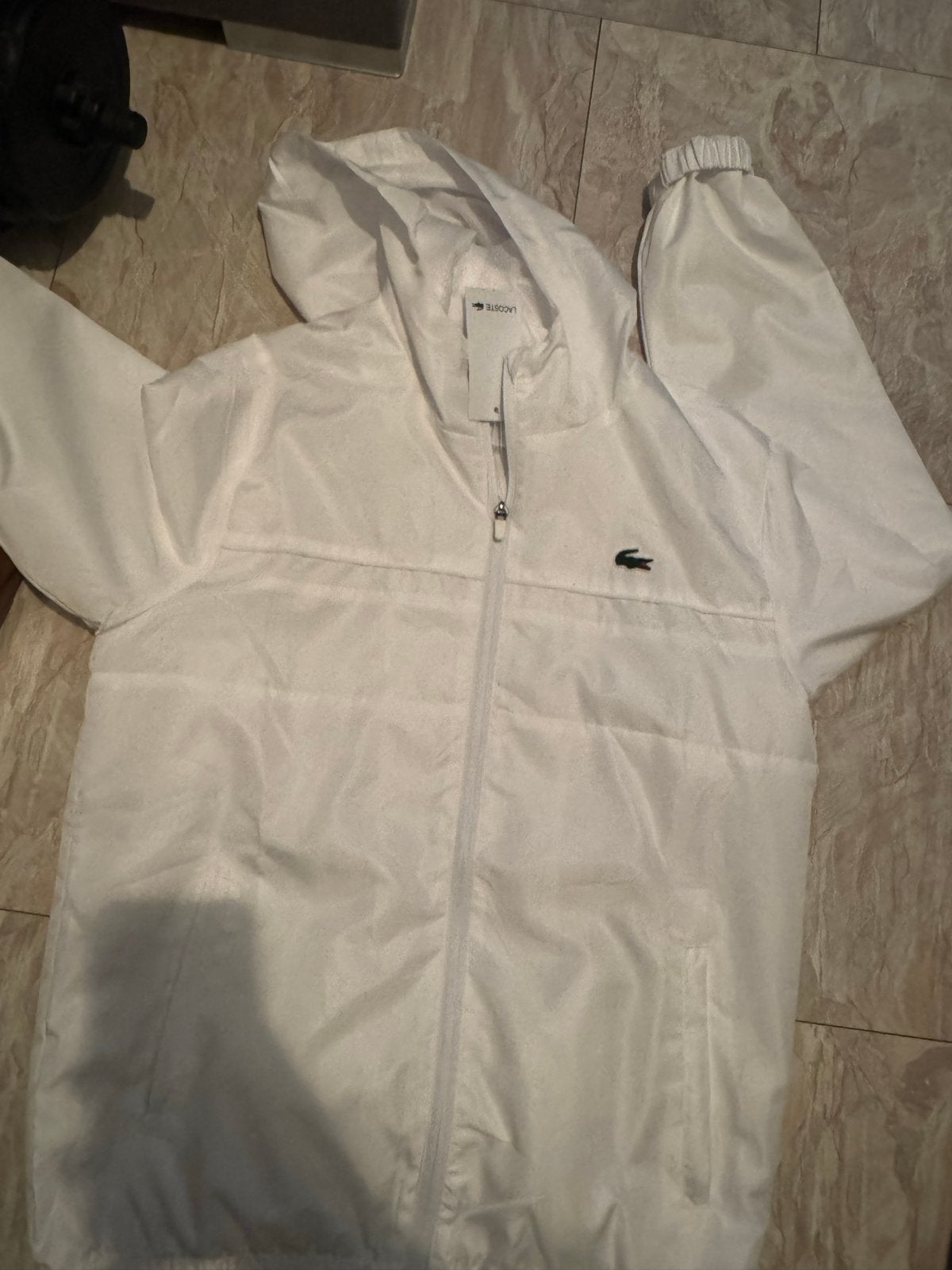 Lacoste Sport Windjack - Nieuw met kaartjes, Ophalen of Verzenden, Nieuw, Maat 52/54 (L), Wit