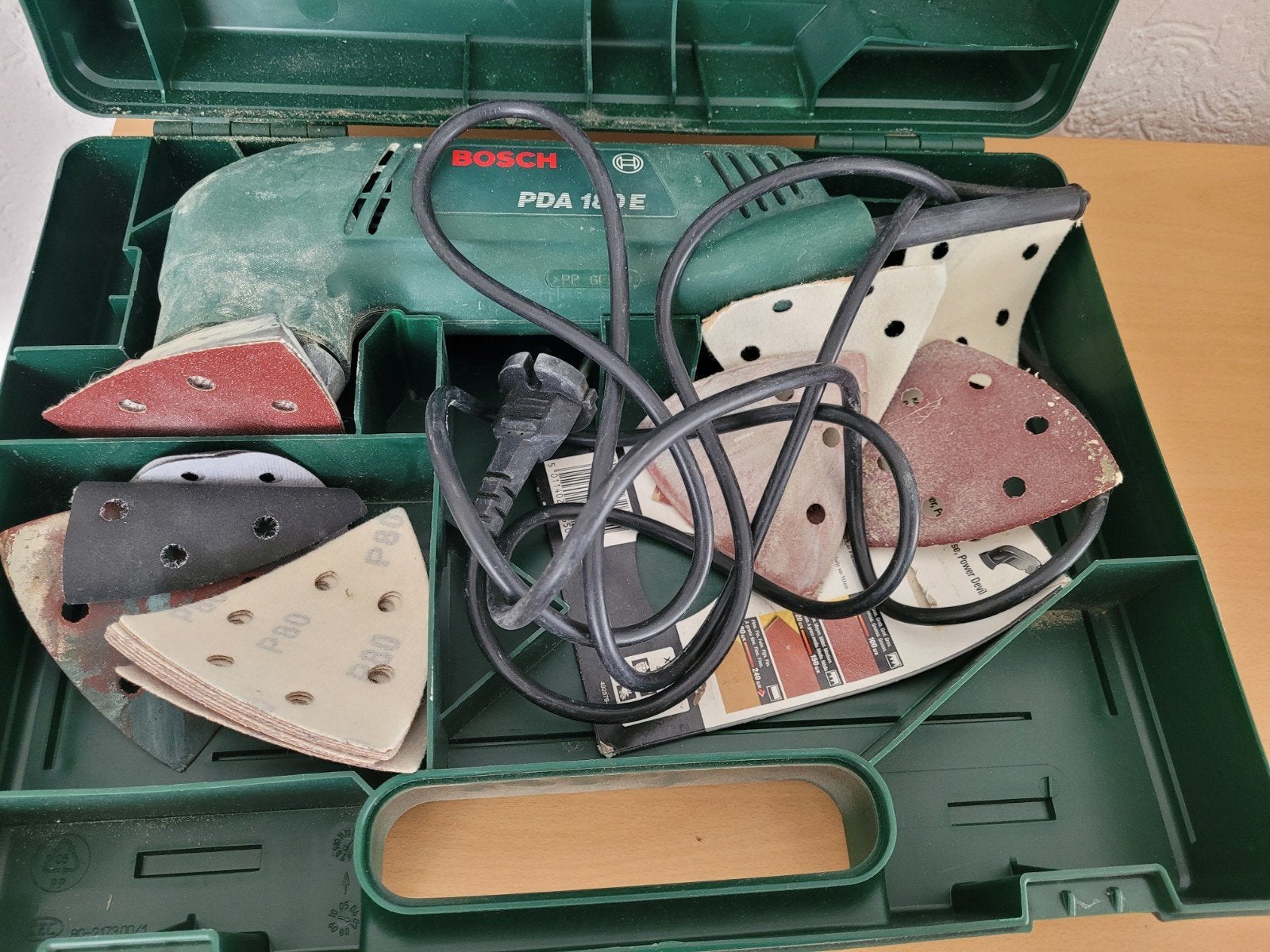 Bosch PDA 180 E Vlakschuurmachine met accessoires, Ophalen of Verzenden, Gebruikt, Minder dan 600 watt, Vlakschuurmachine