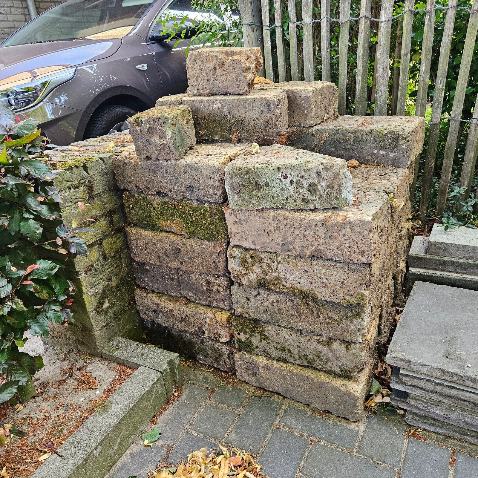 Gratis af te halen: 33 stapelblokken voor in de tuin, Ophalen, Gebruikt, Beton, Overige typen