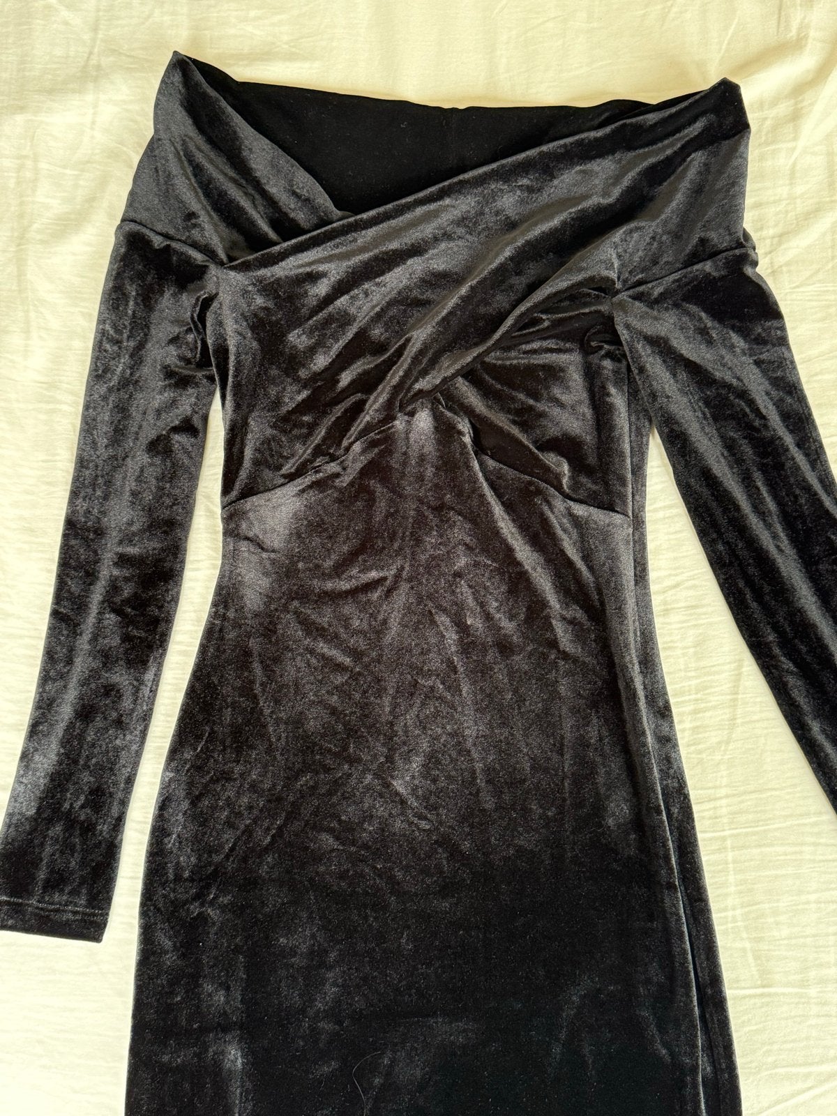 AllSaints Off-Shoulder Fluwelen Jurk - Zwart (Maat EU 34), Zwart, Zo goed als nieuw, Knielengte, Ophalen