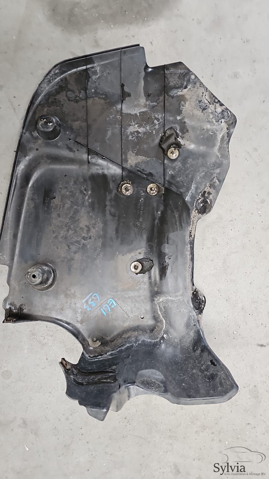 Achterbumper afdekplaat accu rechts onder BMW 5 serie E60 E6, Gebruikt, -, -, Ophalen of Verzenden
