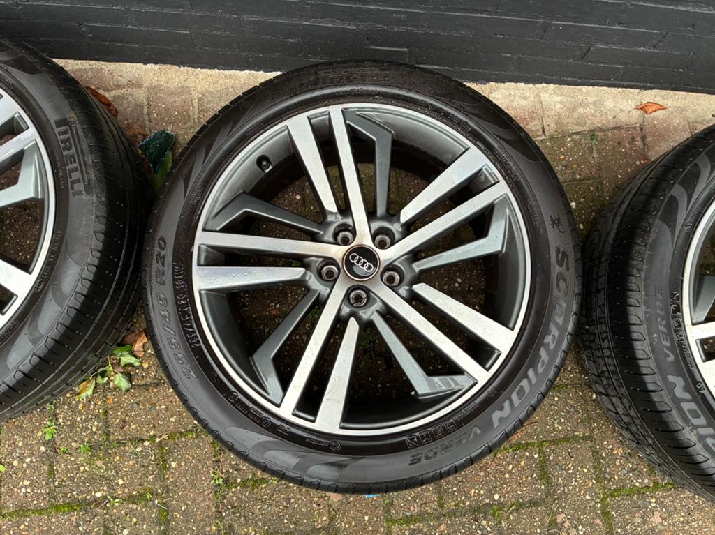 Orginele set audi Q5 20 Inch velgen met Pirelli zomerbanden, 255 mm, Velg(en), Ophalen of Verzenden, 20 inch