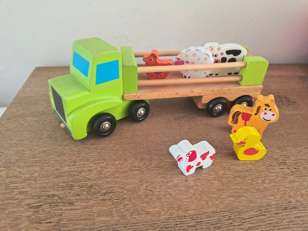 Houten speelgoed vrachtwagen met dieren, Ophalen, Zo goed als nieuw
