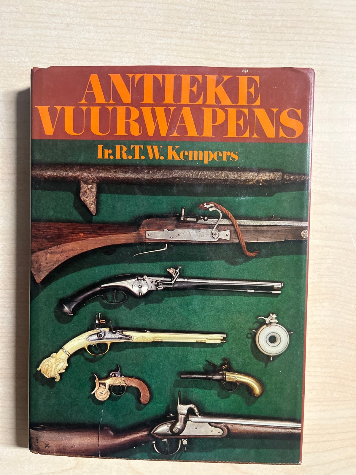Antieke Vuurwapens - Ir. R.T.W. Kempers, Ophalen of Verzenden, Tweede Wereldoorlog, Gelezen