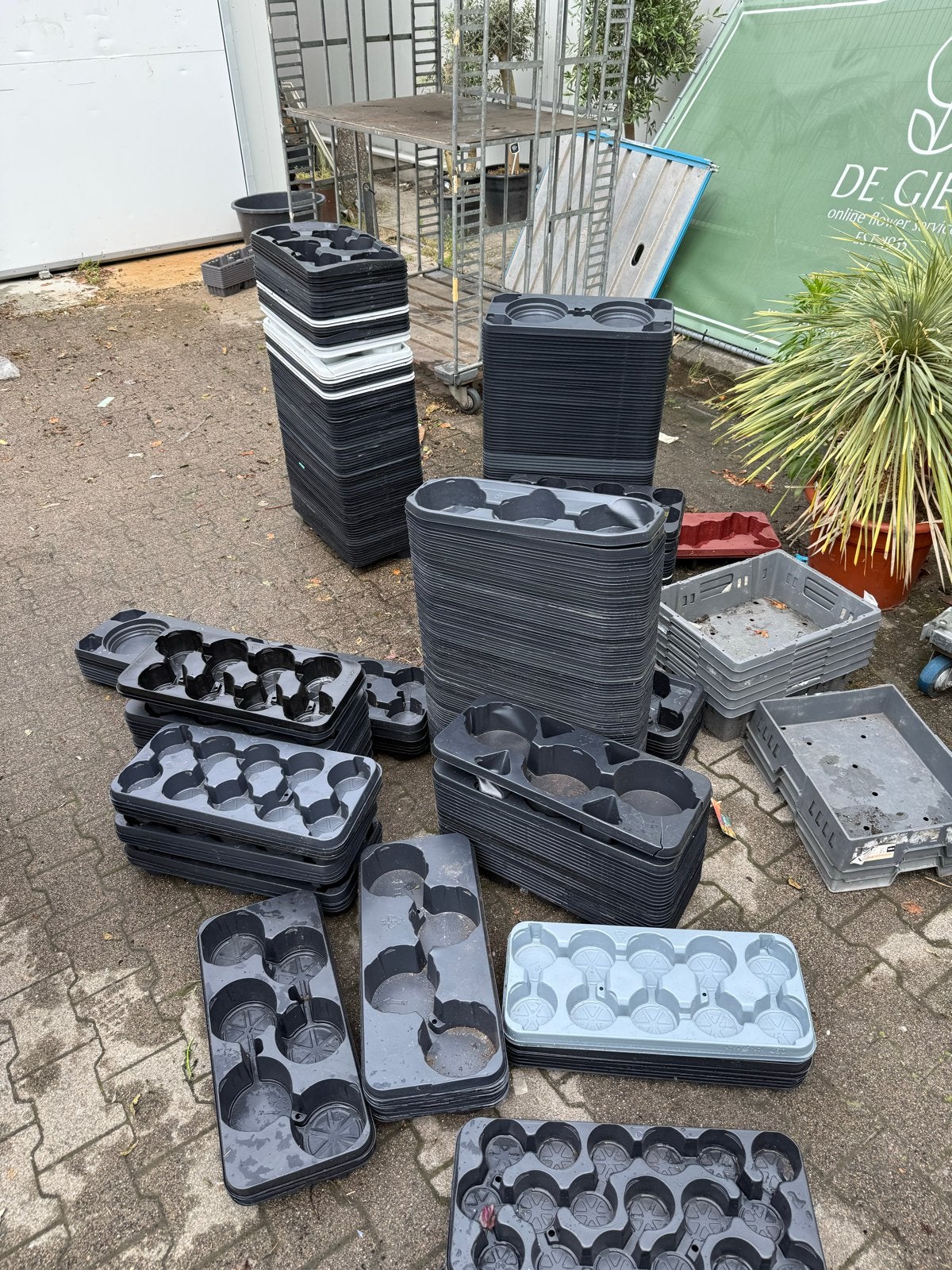 Diverse plantentrays en kweekbakken - Gratis afhalen, Ophalen, Kunststof, Gebruikt, Minder dan 30 cm