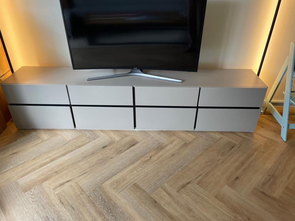 Mooi Zijdegrijs tvmeubel met veel opbergruimte, Ophalen, Zo goed als nieuw, 200 cm of meer, Minder dan 100 cm