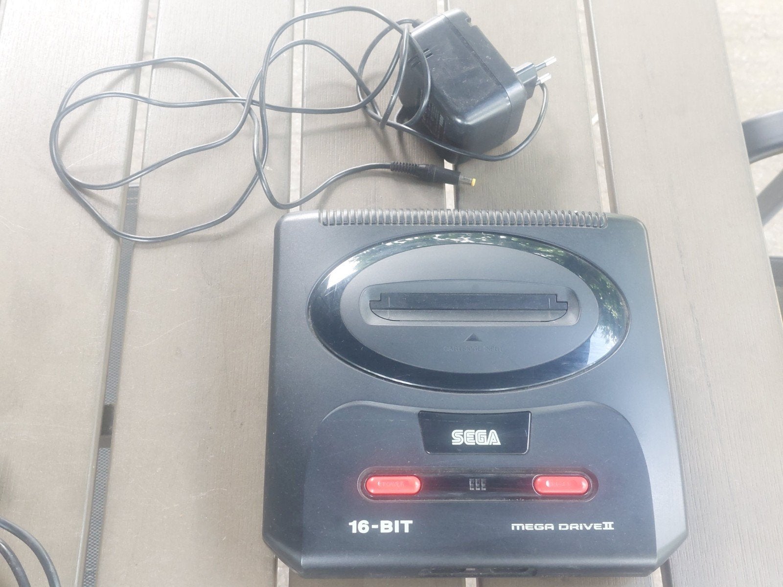Sega Mega Drive 2 16 bit met 2 controllers en 2 games, Spelcomputers en Games, Mega Drive, Met 2 controllers, Ophalen of Verzenden