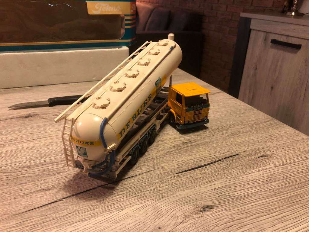 Miniatuur van Tekno, Hobby en Vrije tijd, Modelauto's | 1:50, Ophalen of Verzenden, Zo goed als nieuw, Bus of Vrachtwagen, Tekno