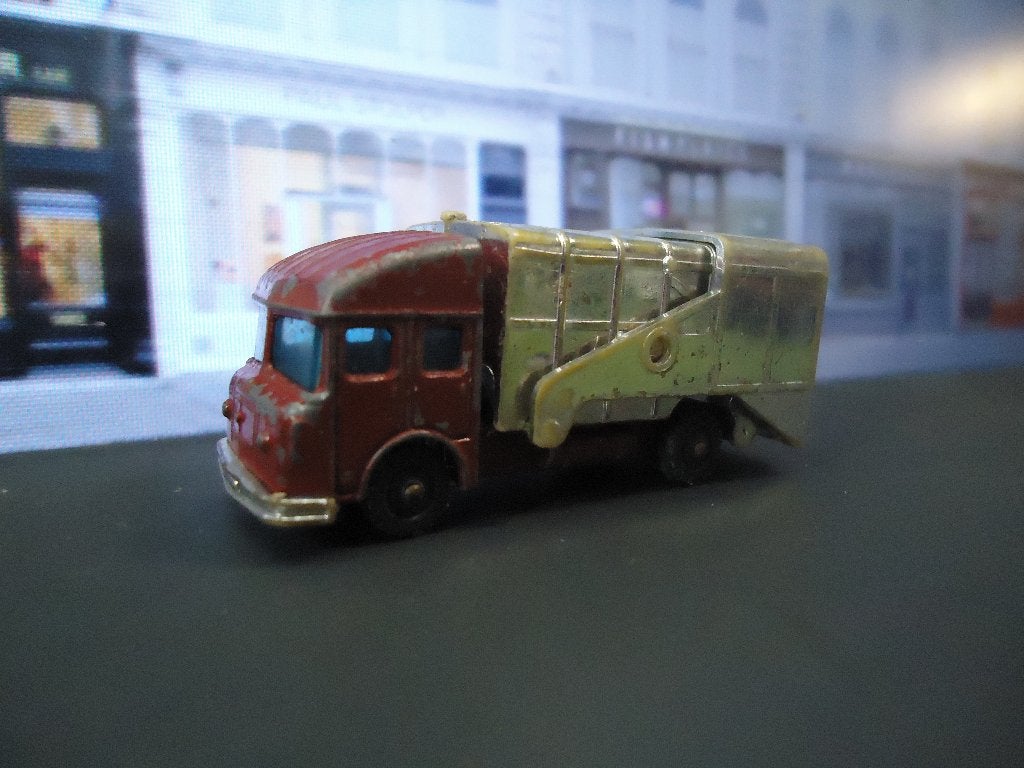 S&D Refuse Truck - Husky Models Nr.25 Vuilniswagen rood, Ophalen of Verzenden, Gebruikt, Auto
