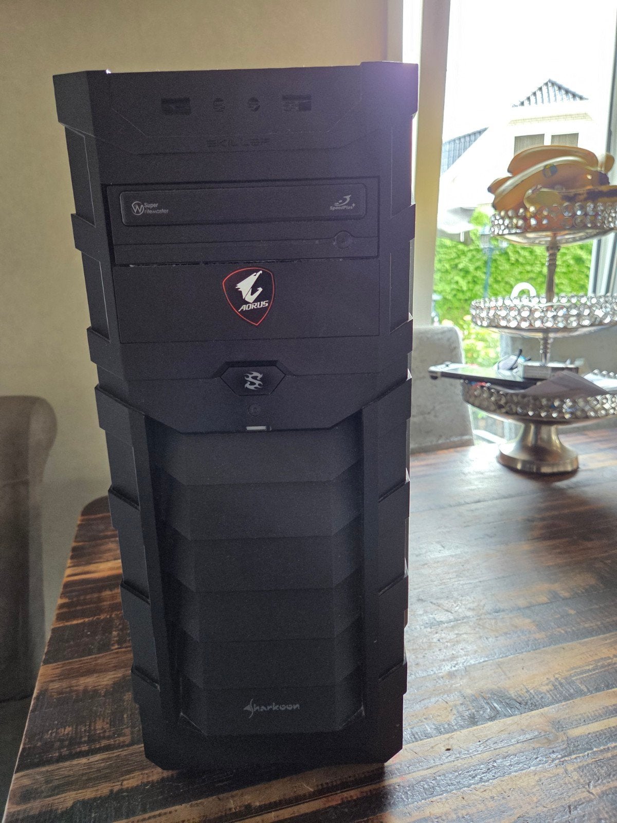 PC Behuizing met disc reader en Gigabyte PSU 700W, Computers en Software, Computerbehuizingen, Ophalen, Gebruikt