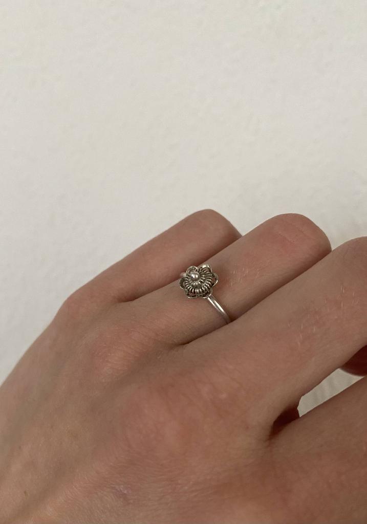 Ring Zeeuwse Knoop Zilverkleurig, IJzer of Staal, Ophalen of Verzenden, Zo goed als nieuw, 17 tot 18