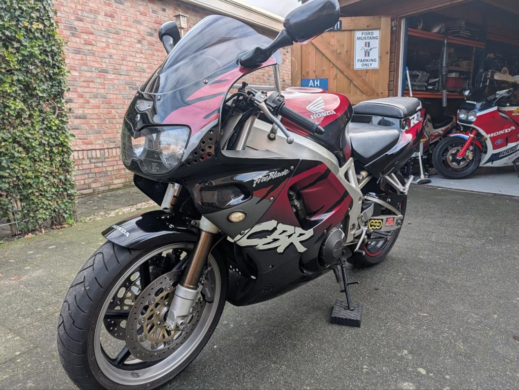 Honda CBR 900 RR Fireblade SC28, Sport