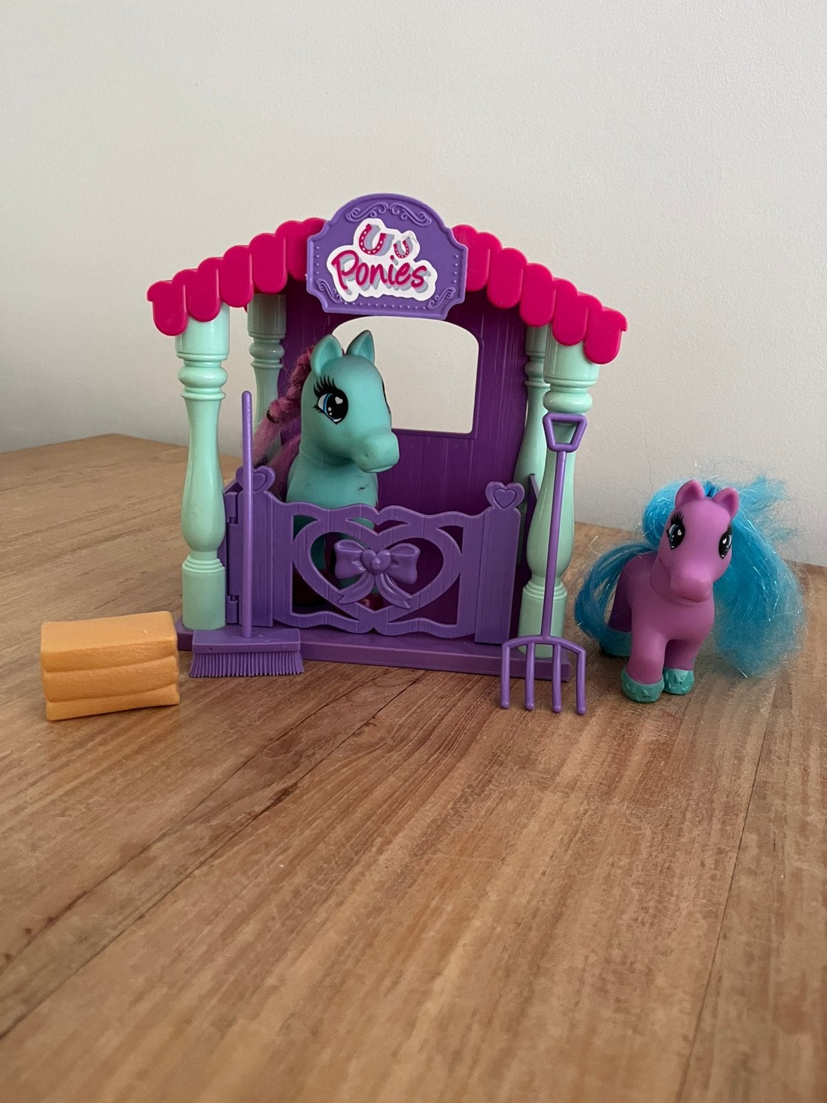 Stal met pony’s, Ophalen, Zo goed als nieuw