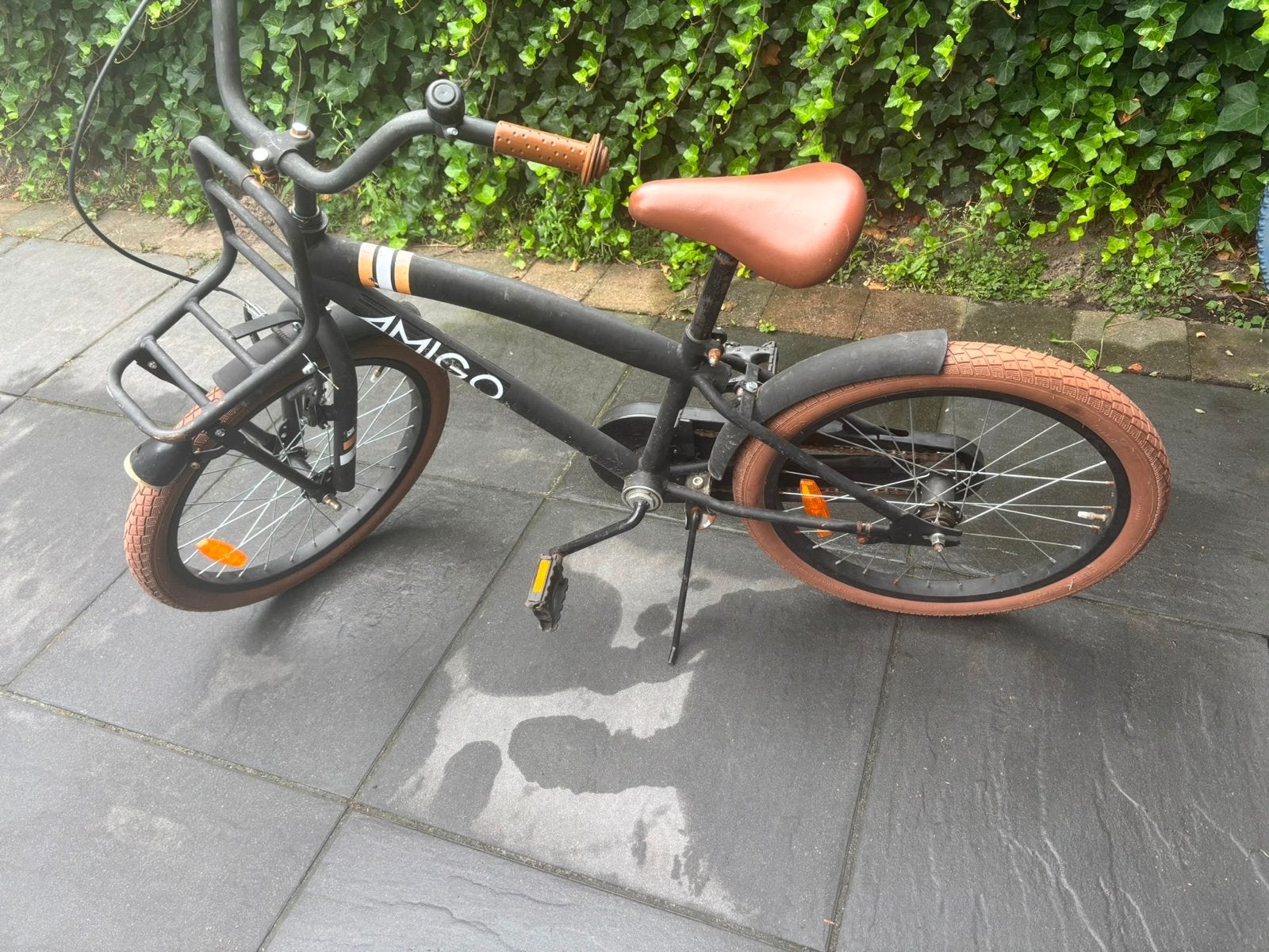 Amigo Kinderfiets Zwart met Bruine Banden, Fietsen en Brommers, Fietsen | Kinderfietsjes, Ophalen, Gebruikt, Velgrem, 16 tot 20 inch