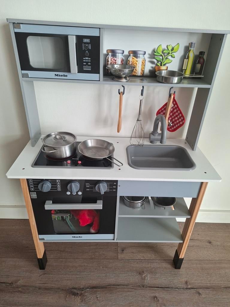 Miele speelkeuken met keukengerei, Ophalen of Verzenden