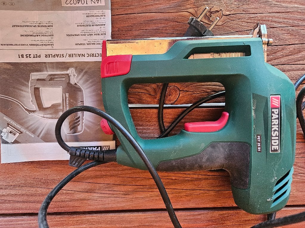 Tacker nietpistool, Doe-het-zelf en Verbouw, Gereedschap | Handgereedschap, Ophalen of Verzenden, Zo goed als nieuw, Tacker/nietmachine