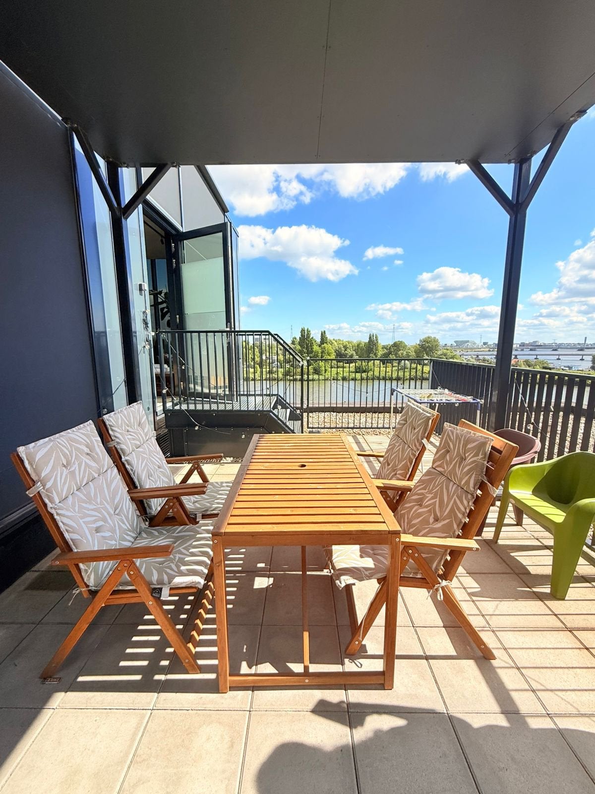 Wooden Outdoor Dining Set with 4 Chairs and Cushions, Tuin en Terras, Ophalen, 4 zitplaatsen, Eettafel, Hardhout