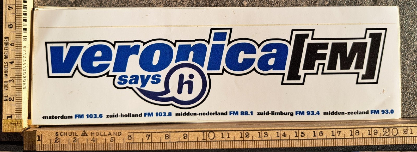 Vintage sticker Veronica FM says hi radiozender televisie, Ophalen of Verzenden, Zo goed als nieuw