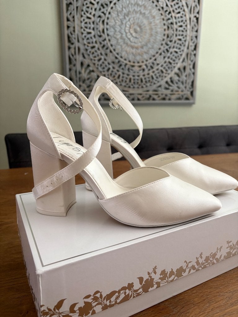 Bruidsschoenen maat 40, Kleding | Dames, Trouwkleding en Trouwaccessoires, Lipsy, Wit, Schoenen, Ophalen of Verzenden