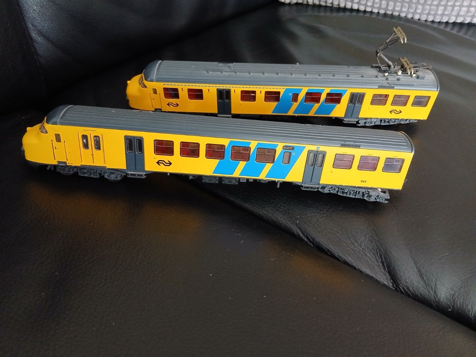 2 stuks fleischman treinen izgs zie foto's, Gelijkstroom, Wagon, Zo goed als nieuw, Ophalen