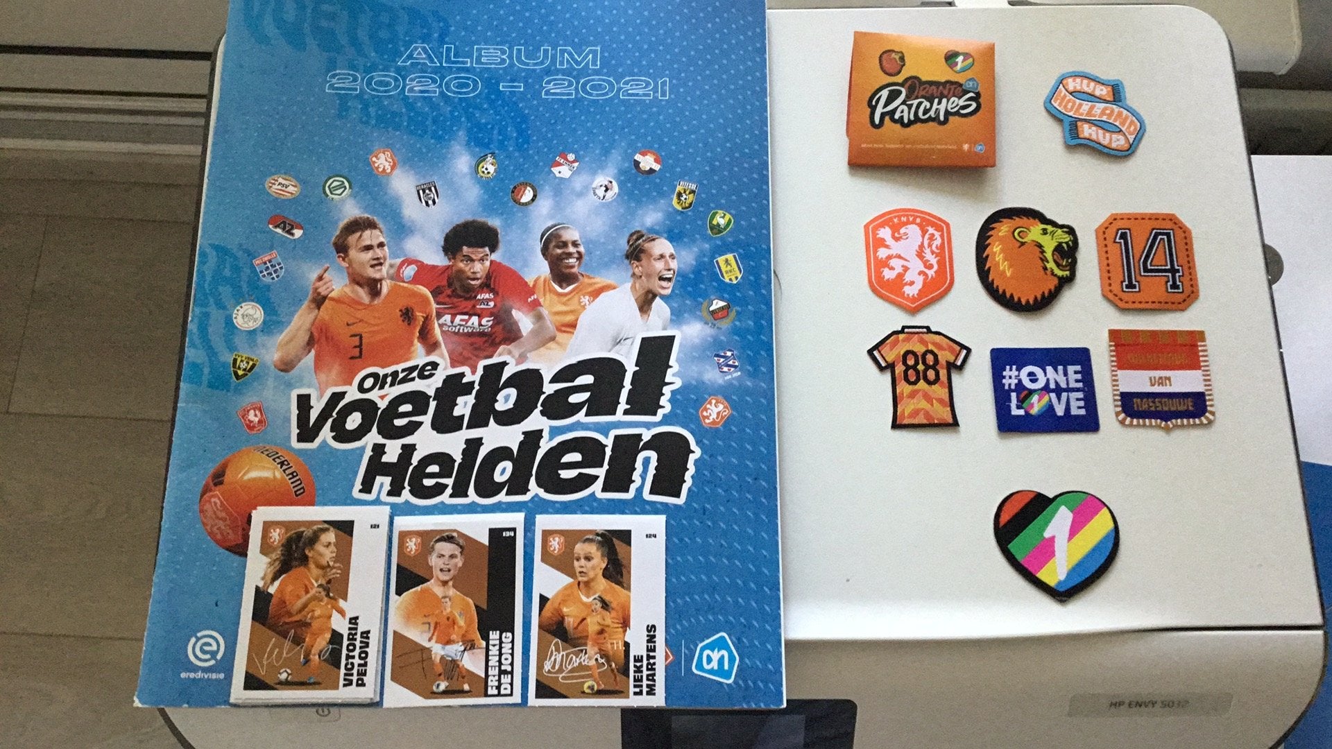 Voetbal helden 2021. Boek compleet met exstraas., Seizoenskaart, Eén persoon