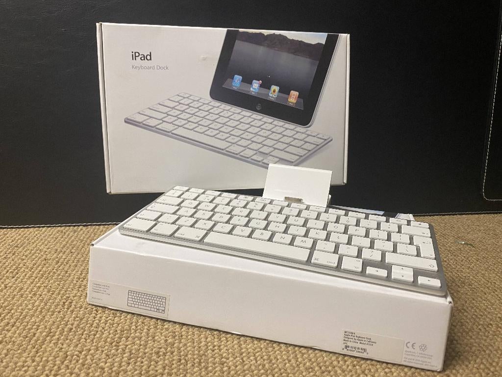 2x iPad Keyboard Dock - 30-pins, Ophalen of Verzenden, Qwerty, Zo goed als nieuw, Apple
