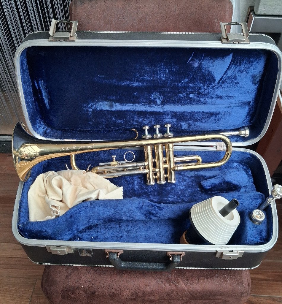 TROMPET  KÜHNL&HOYER   Present, Ophalen of Verzenden, Zo goed als nieuw, C-trompet, Met koffer