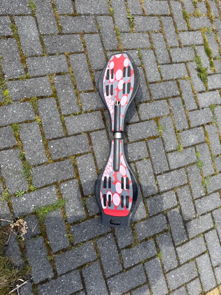 Waveboard met rood/grijs patroon, Sport en Fitness, Ophalen, Gebruikt, Waveboard