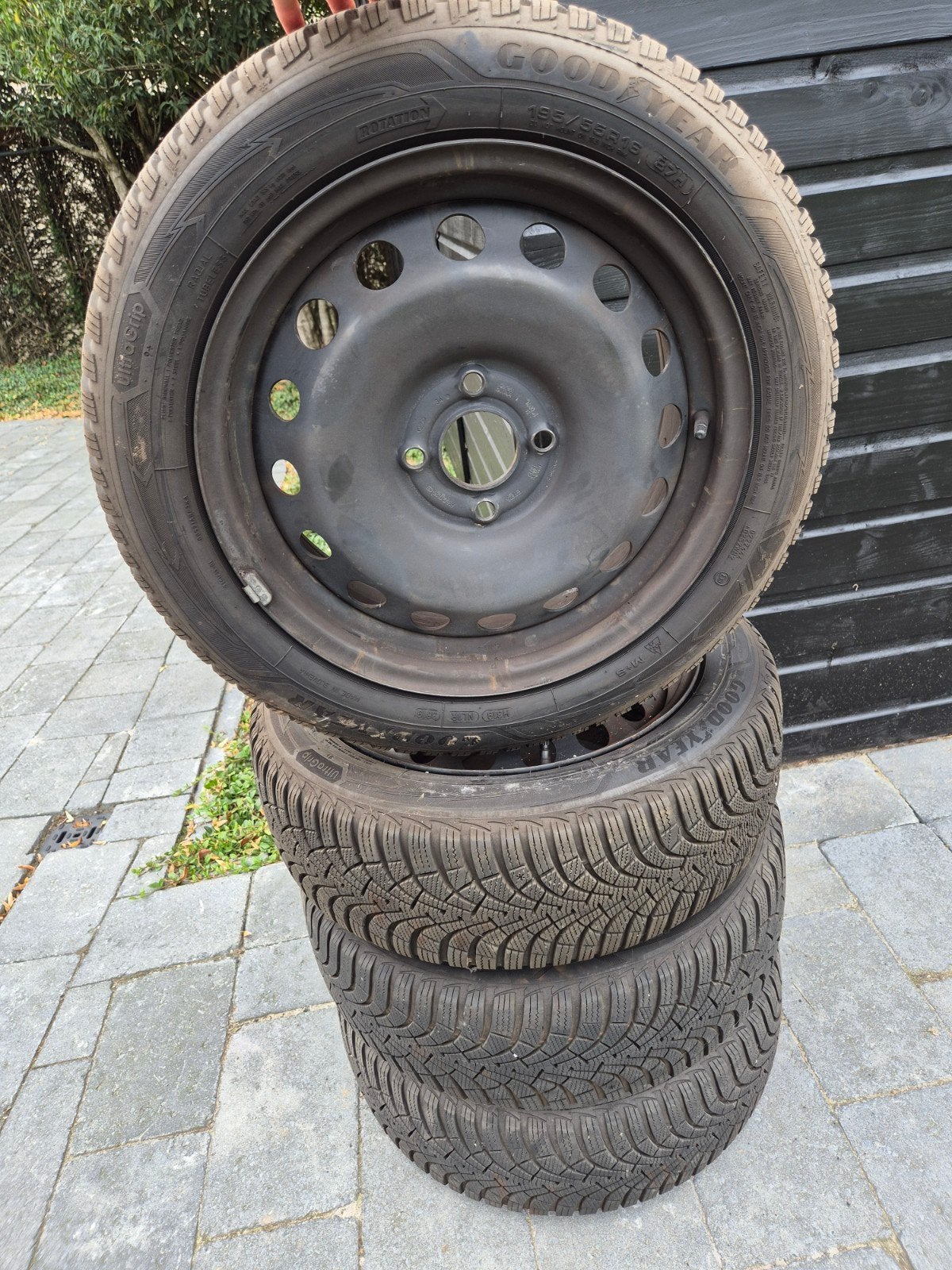 4x GoodYear winterbanden 195/55 R16 op Ford stalen velgen, Ophalen, Gebruikt, 16 inch, Banden en Velgen